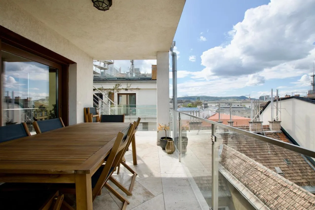 Penthouse Apartment By Hi5 -At The Top Of Budapest